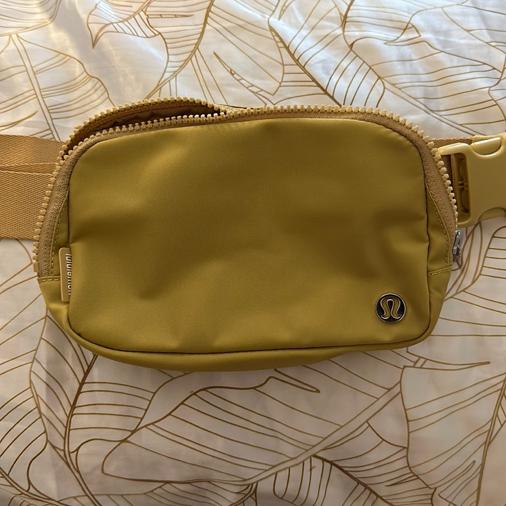 Lululemon belt bag